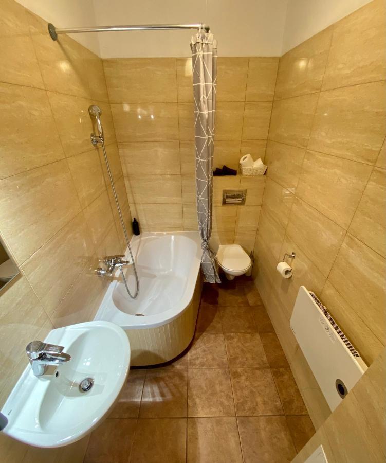 Topolove Rooms & Apartments كراكوفيا المظهر الخارجي الصورة